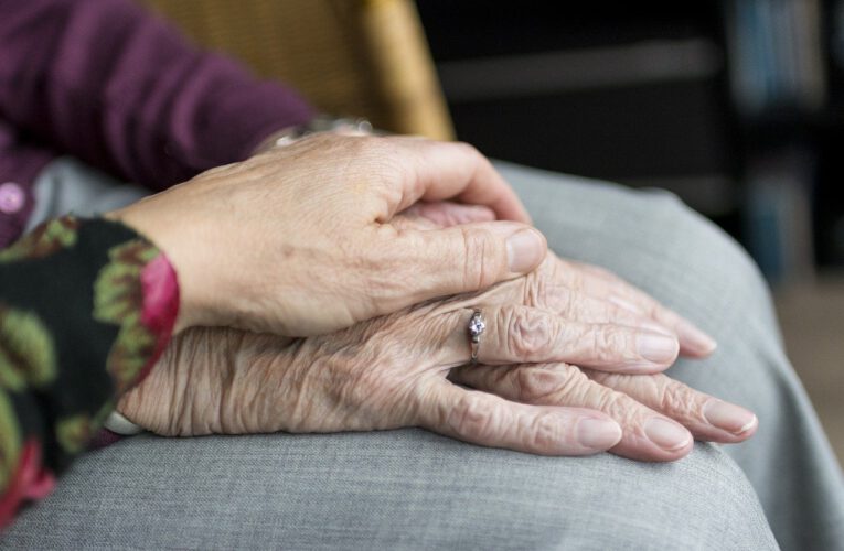 Jak zapewnić seniorom dobrą opiekę?