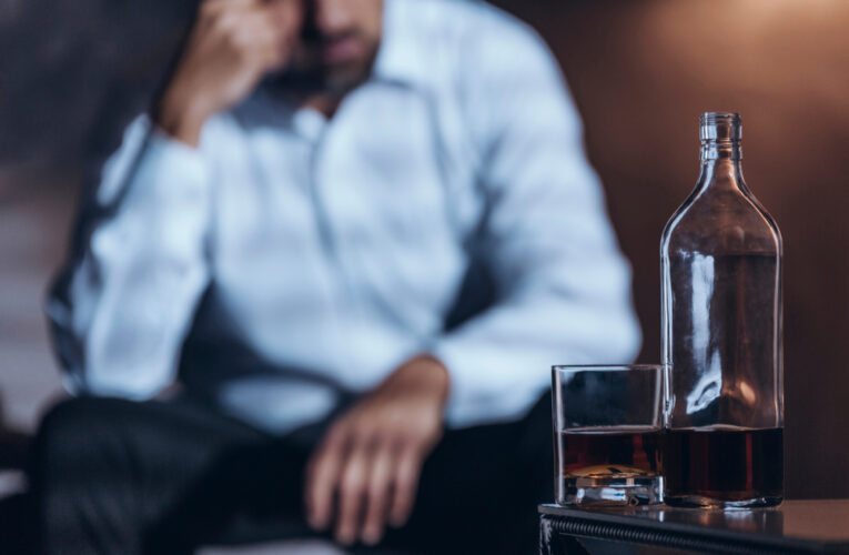 O czym pamiętać, gdy bliska osoba rozpoczyna odwyk alkoholowy?