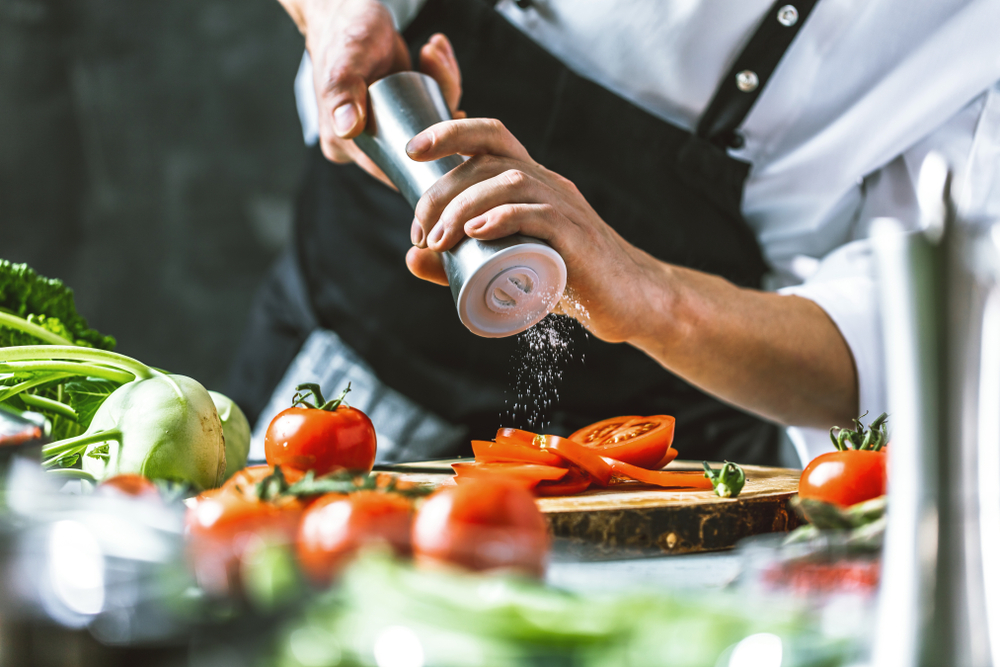 Zalety wypożyczalni gastronomicznej - jak mobilna kuchnia ułatwia organizację przyjęć?