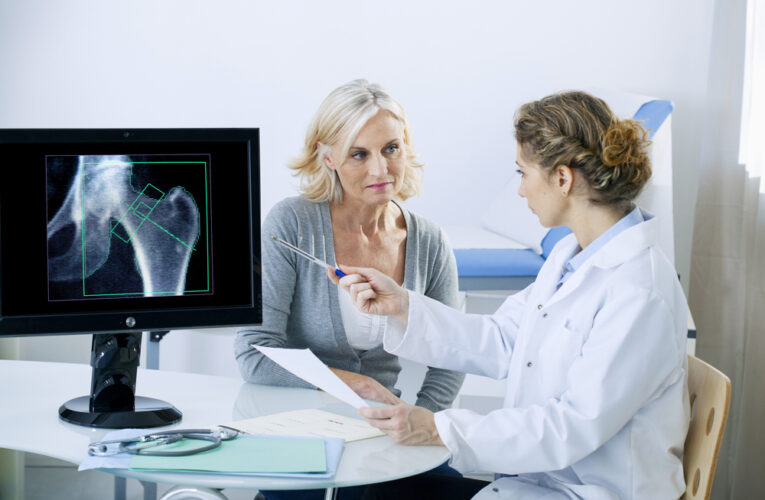 Reumatolog – jak przebiega wizyta u tego lekarza?