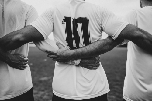 Koszulki piłkarskie z nadrukiem – jakie wybrać?