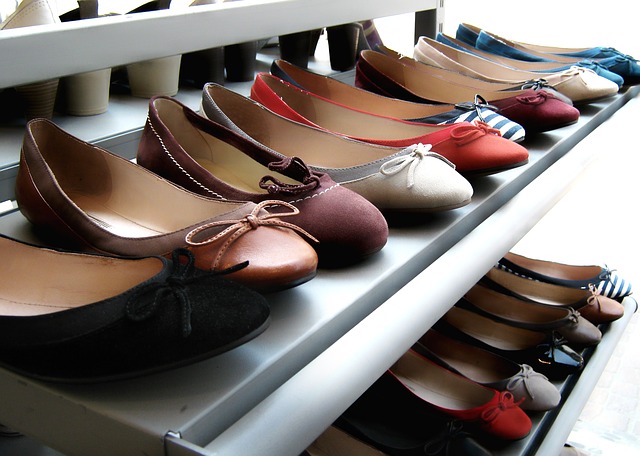 Wygodne buty do pracy chodzącej? Dowiedz się, jak wybrać odpowiedni model
