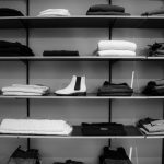 Gdzie warto sprzedawać ubrania - poradnik dla osób poszukujących najlepszych platform sprzedażowych