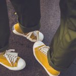 Dobieranie koloru butów do ubrania: praktyczne porady i inspiracje
