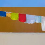 Jak skutecznie usunąć zapach stęchlizny z ubrania: praktyczne porady i sprawdzone metody